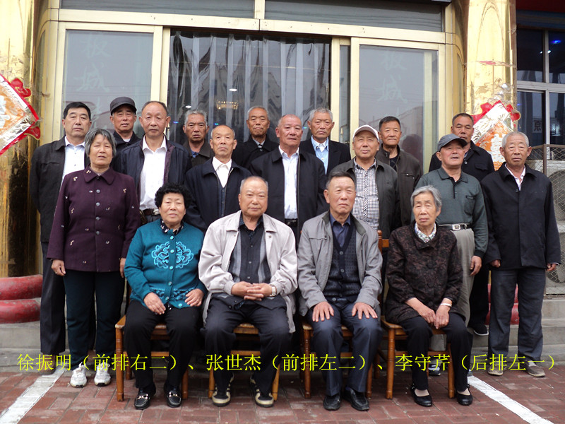 戰(zhàn)友相會(huì)敘舊與創(chuàng)建綠色食材論壇坐談會(huì)留影